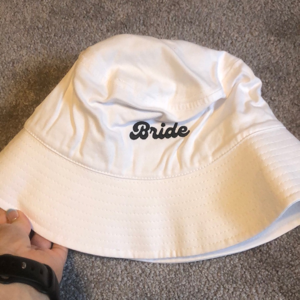 Bride bucket hat never used